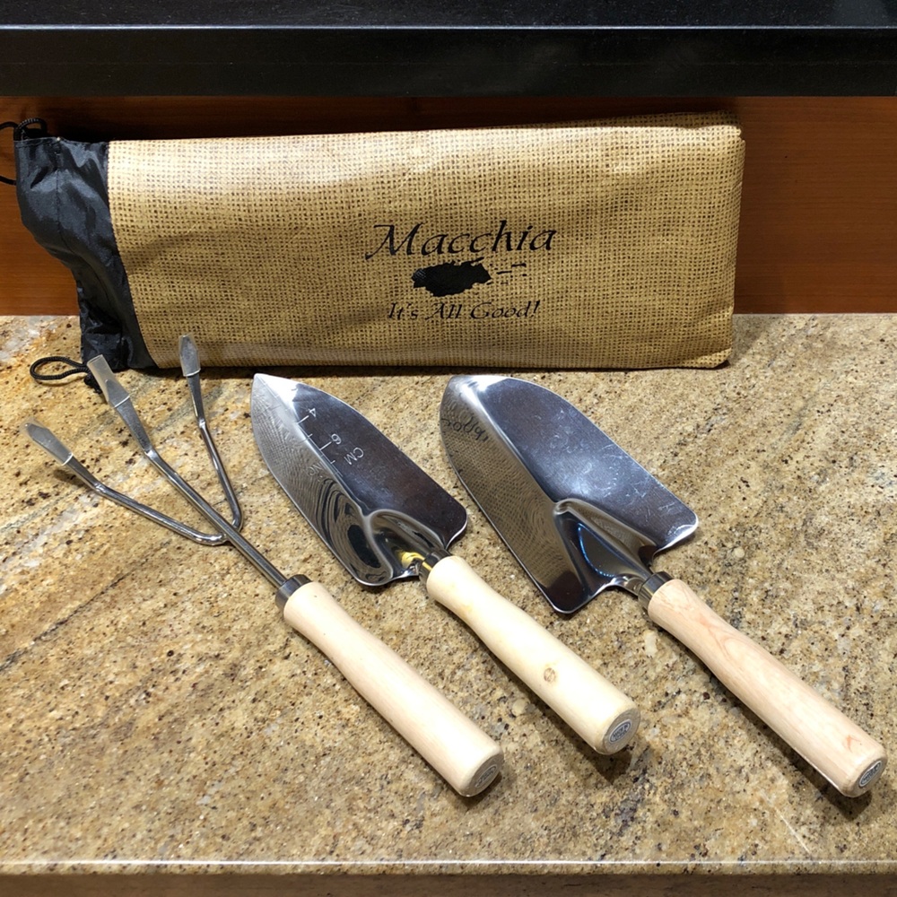 3-Piece Wood Handle Garden Tool Set (Trowel, Transplanter and Cultivator)- NEW